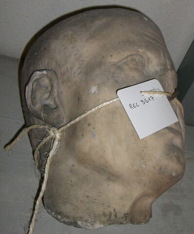 statue, image 5/5
