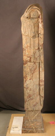 statue, image 3/3