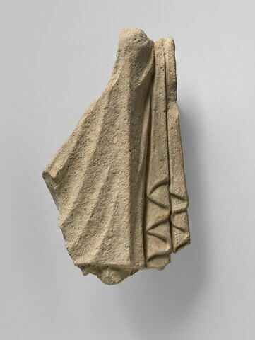 statue, image 2/2