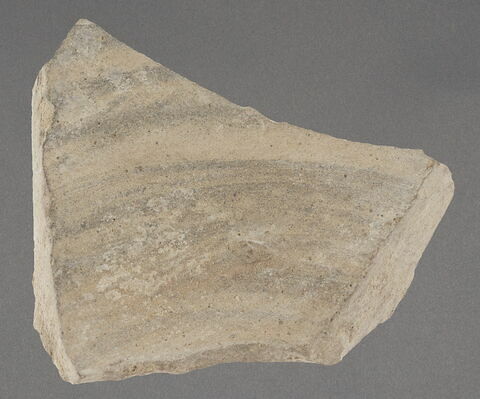 Fragment de fond avec amorce de paroi