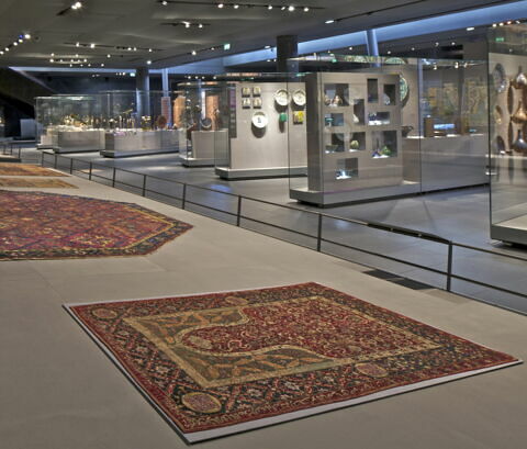 Tapis octogonal à décor de treillis floral, image 2/4