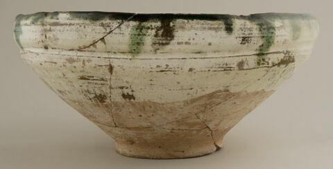 Coupe à décor de rubans entrecroisés, image 2/2