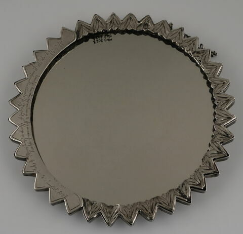 Miroir circulaire à décor de trophée, image 3/12