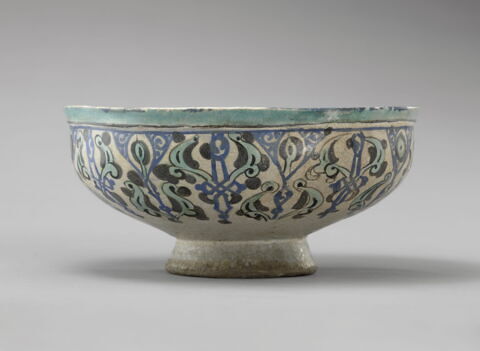 Coupe à décor de prince en trône, image 4/23