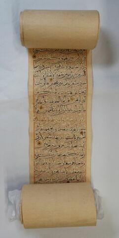 Rouleau coranique : 26e juz' : de la sourate 46 (Al ʾahqaf, al-aḥqāf), verset 1 à la sourate 51 (Ceux qui se déplacent rapidement, al-ḏāriyāt), verset 30, image 5/15
