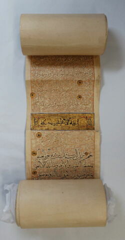Rouleau coranique : 26e juz' : de la sourate 46 (Al ʾahqaf, al-aḥqāf), verset 1 à la sourate 51 (Ceux qui se déplacent rapidement, al-ḏāriyāt), verset 30, image 9/15