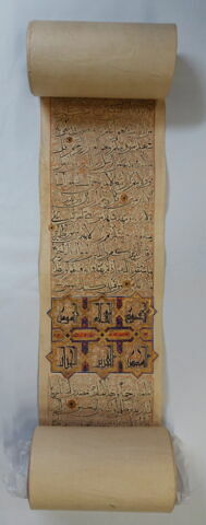 Rouleau coranique : 26e juz' : de la sourate 46 (Al ʾahqaf, al-aḥqāf), verset 1 à la sourate 51 (Ceux qui se déplacent rapidement, al-ḏāriyāt), verset 30, image 14/15