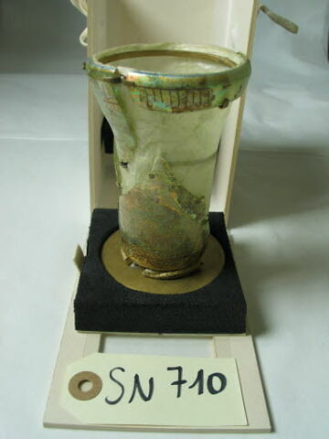 Ensemble de 68 tessons de verres islamiques (tessons d'un gobelet), image 2/2