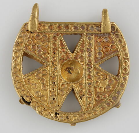 Élément de collier ou pendentif à décor cruciforme, image 2/2