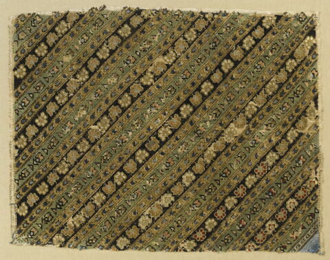 Fragment de pantalon de femme (shalvar) remployé en couverture de siège