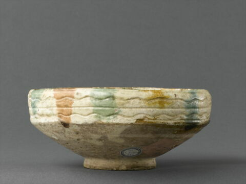 Coupe à décor de palmettes et de coulures, image 4/6