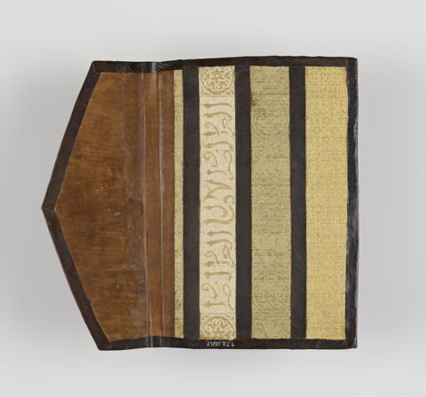 Plat inférieur et rabat de reliure, image 3/12