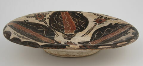 Coupe aux quatre palmettes et aux fleurettes stylisées, image 2/2