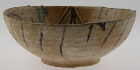 Grande coupe aux quatre mandorles et au ruban norié