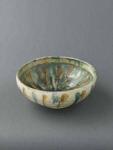 Coupe à décor jaspé, image 2/4