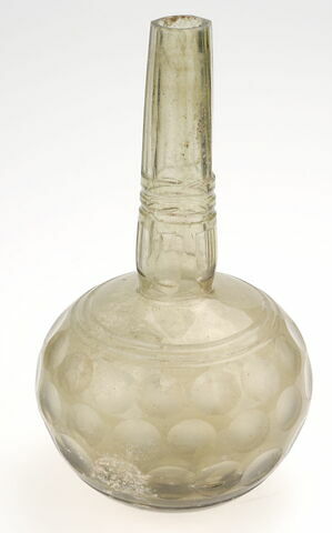 Bouteille à décor de facettes, image 2/4
