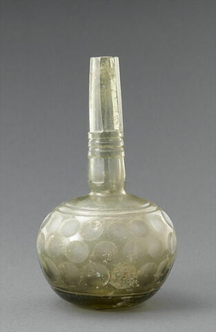 Bouteille à décor de facettes, image 3/4