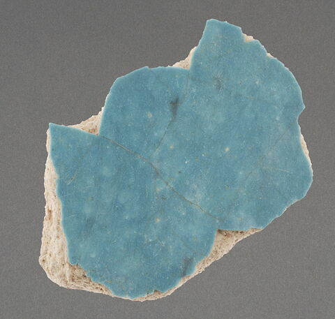 Fragment de carreau de revêtement (carreau ou mosaïque de céramique ?)