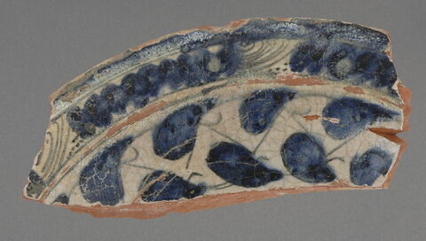 Fragment de plat à lèvre plate, type Milet