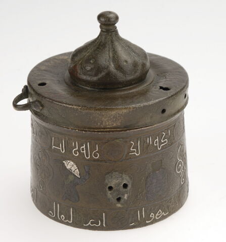 Encrier aux personnages et inscriptions votives, image 12/23