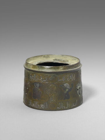 Encrier aux personnages et inscriptions votives, image 9/23