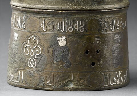 Encrier aux personnages et inscriptions votives, image 19/23