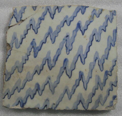 Carreau à décor defaux-marbre en zigzag, image 1/1