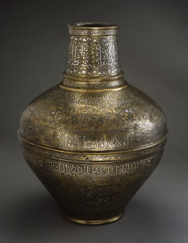 Vase au nom du sultan d'al-Malik al-Nasir, Salah al-Din Yusuf, dit 