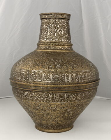 Vase au nom du sultan d'al-Malik al-Nasir, Salah al-Din Yusuf, dit 