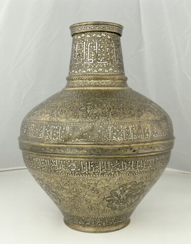 Vase au nom du sultan d'al-Malik al-Nasir, Salah al-Din Yusuf, dit 