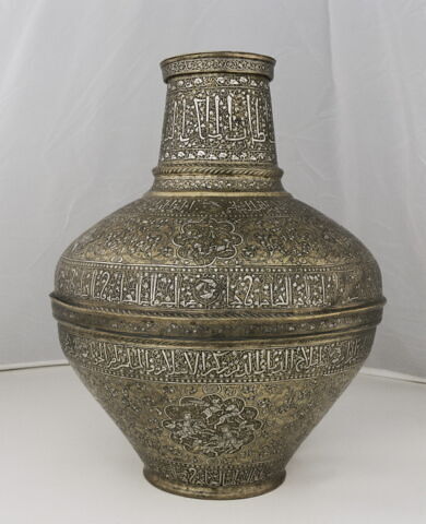 Vase au nom du sultan d'al-Malik al-Nasir, Salah al-Din Yusuf, dit 