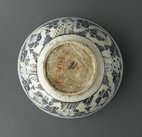 Bol à décor de feuillages et paroi repercée, image 2/3