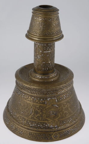 Chandelier au nom de Taqi al-din Abu Bakr, fils du juge ʿAbd al-Barr ibn al-Shiḥna, image 15/15
