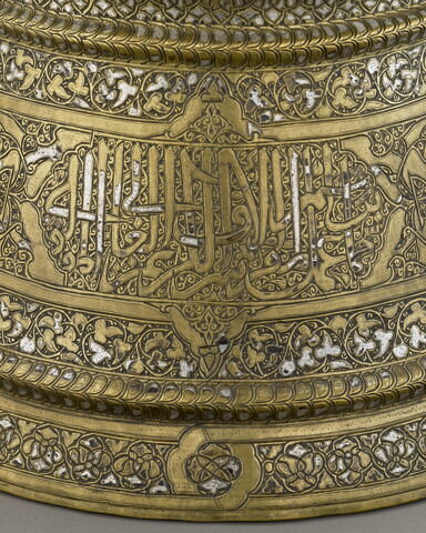 Chandelier au nom de Taqi al-din Abu Bakr, fils du juge ʿAbd al-Barr ibn al-Shiḥna, image 9/15