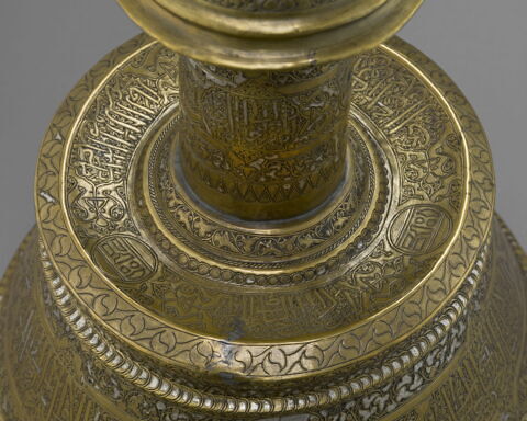 Chandelier au nom de Taqi al-din Abu Bakr, fils du juge ʿAbd al-Barr ibn al-Shiḥna, image 13/15
