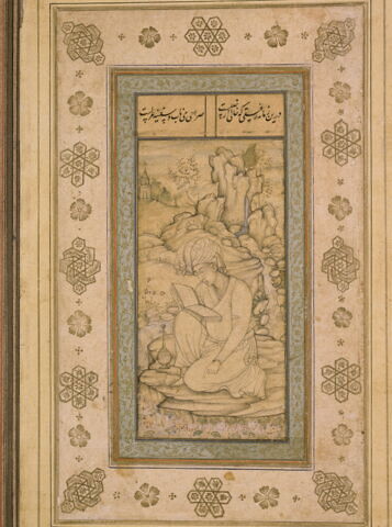 Jeune homme lisant dans un paysage rocheux, image 6/6