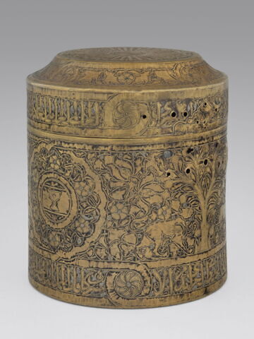 Boîte au nom de Aydamur al-Ashrafi, gouverneur d'Alep, image 7/19