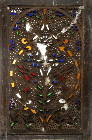 Vitrail à décor de bouquet dans une mandorle, image 3/3