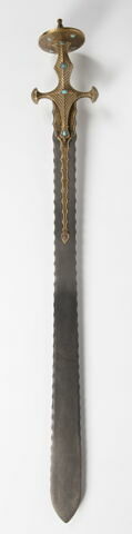 Sabre à lame dentelée