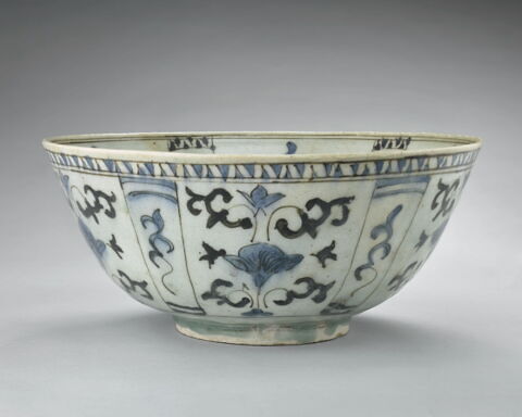 Coupe à décor sinisant végétal, image 2/7