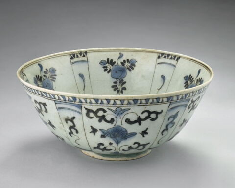 Coupe à décor sinisant végétal, image 3/7