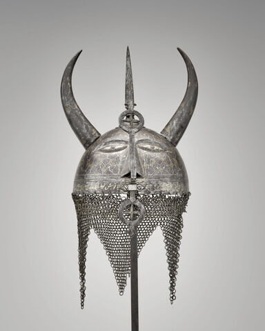 Casque à cornes, camail et nasal, image 2/8