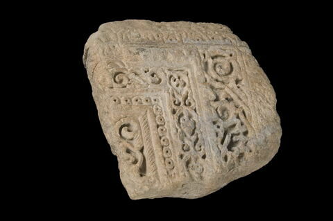 Fragment de stèle funéraire, image 3/4