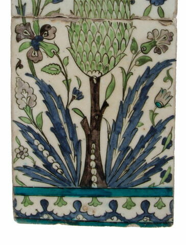 Carreau au cyprès encadré de lys et autres fleurs, image 3/3