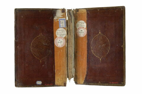 Reliure à décor de mandorle, fleurettes et tchis, image 7/7