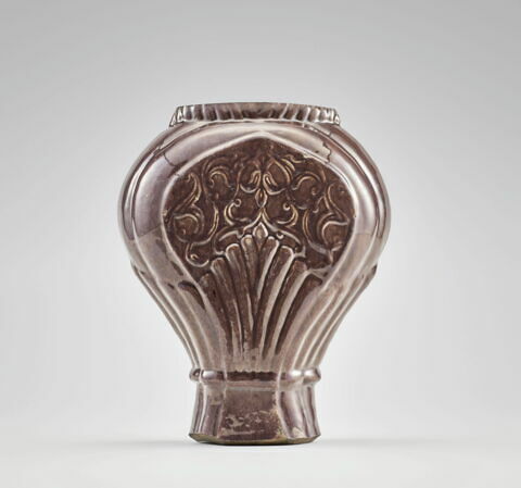 Vase cannelé aubergine, image 2/5