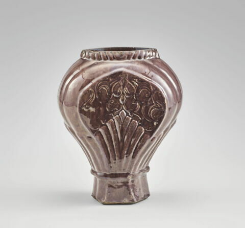 Vase cannelé aubergine, image 3/5