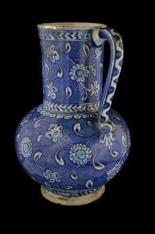 Pichet à rinceaux fleuris sur fond bleu, image 4/6