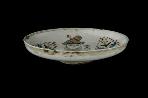 Coupe à la jeune femme au manteau jaune, image 2/3