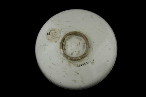 Coupe à la jeune femme au manteau jaune, image 3/3